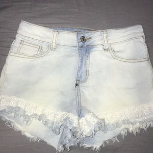 Light washed high waisted shorts😍‼️